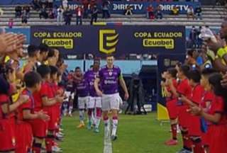 El plantel de El Nacional realizó un pasillo de honor para el campeón de la Copa Sudamericana