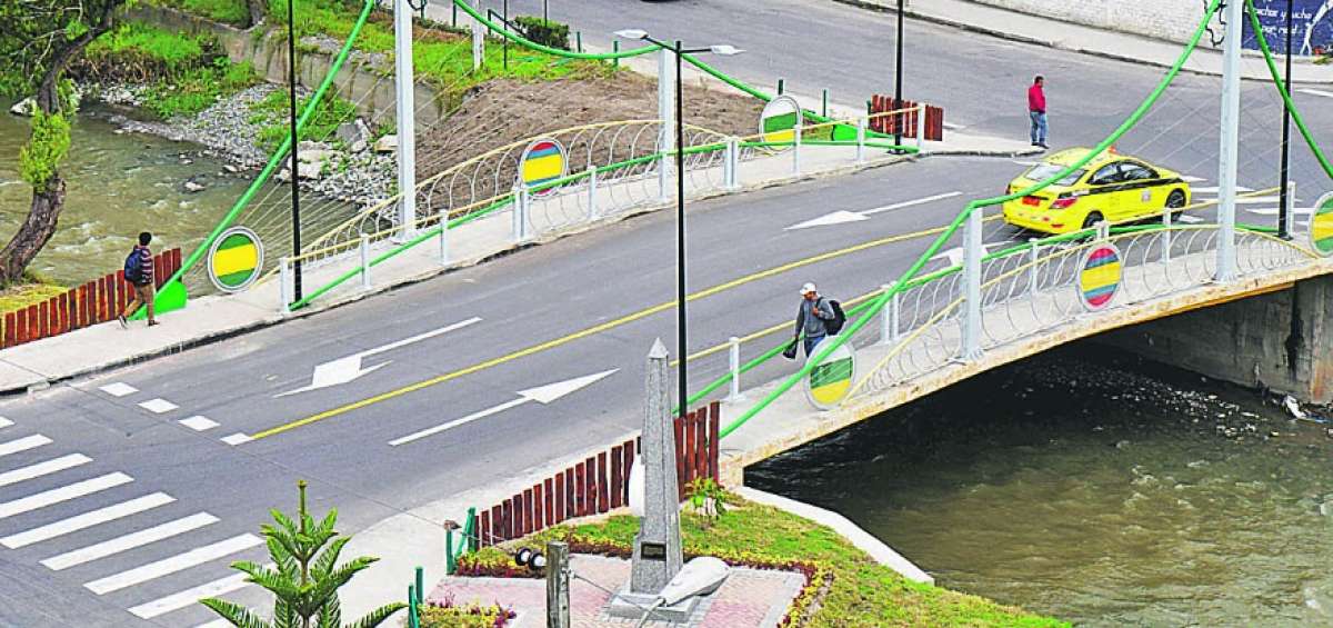 El puente construido por la Municipalidad de Loja, es estrat&eacute;gico puesto que comunica desde Loja con Zamora Chinchipe y la provincia de El Oro.