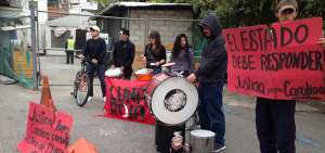 La audiencia se realiz&oacute; en la Unidad de Menores Infractores de Quito. Varias organizaciones de mujeres apoyaron a la familia de Carolina A.  