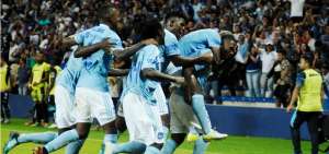 Brayan Angulo festeja un golazo junto a sus compa&ntilde;eros al minuto 83' que estrope&oacute; el mecanismo defensivo de los ambate&ntilde;os.