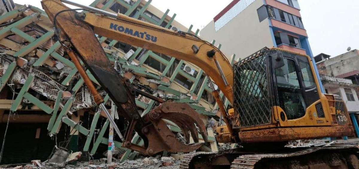 Francia env&iacute;a a Ecuador 30 militares y 21 toneladas de material tras terremoto