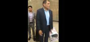 Video muestra a Correa a su arribo a Europa