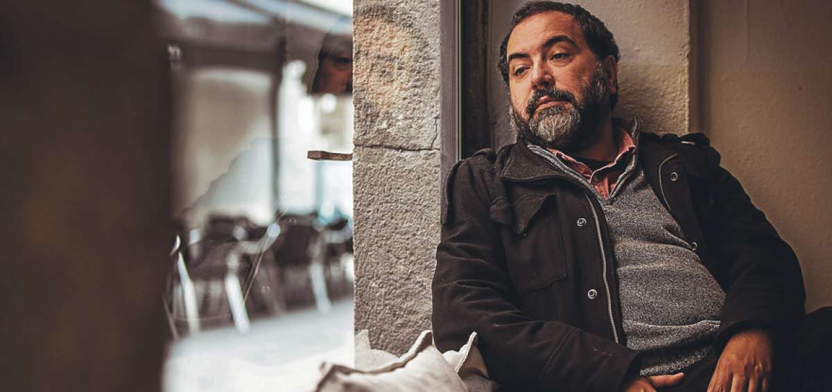 El escritor chileno Rafael Gumucio, durante la entrevista que mantuvo con Efe con motivo de la presentaci&oacute;n de su &uacute;ltima novela El gal&aacute;n perfecto.