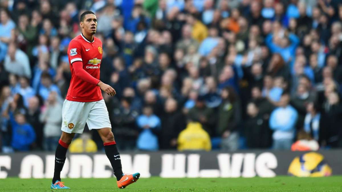 Smalling renueva con el Manchester United hasta 2019