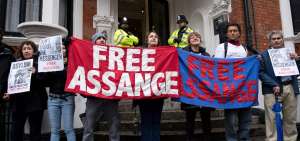 La Fiscal&iacute;a sueca interrog&oacute; este lunes al fundador de WikiLeaks en la embajada de Ecuador en Londres. 