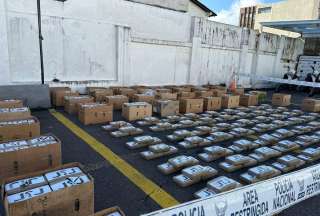 Según las autoridades, la droga que se almacenaba en Pifo, Quito, tenía como destino el mercado internacional. Hay dos detenidos.