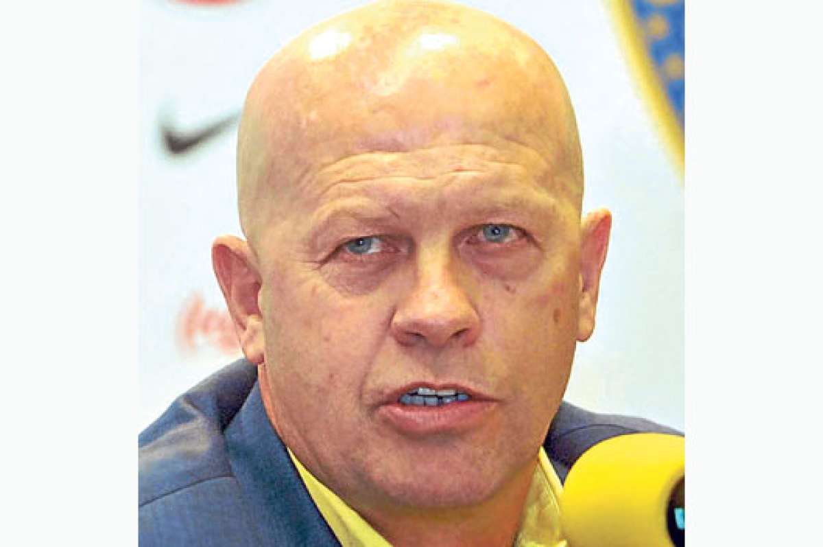 Carlos Ischia pide careo con &aacute;rbitro  