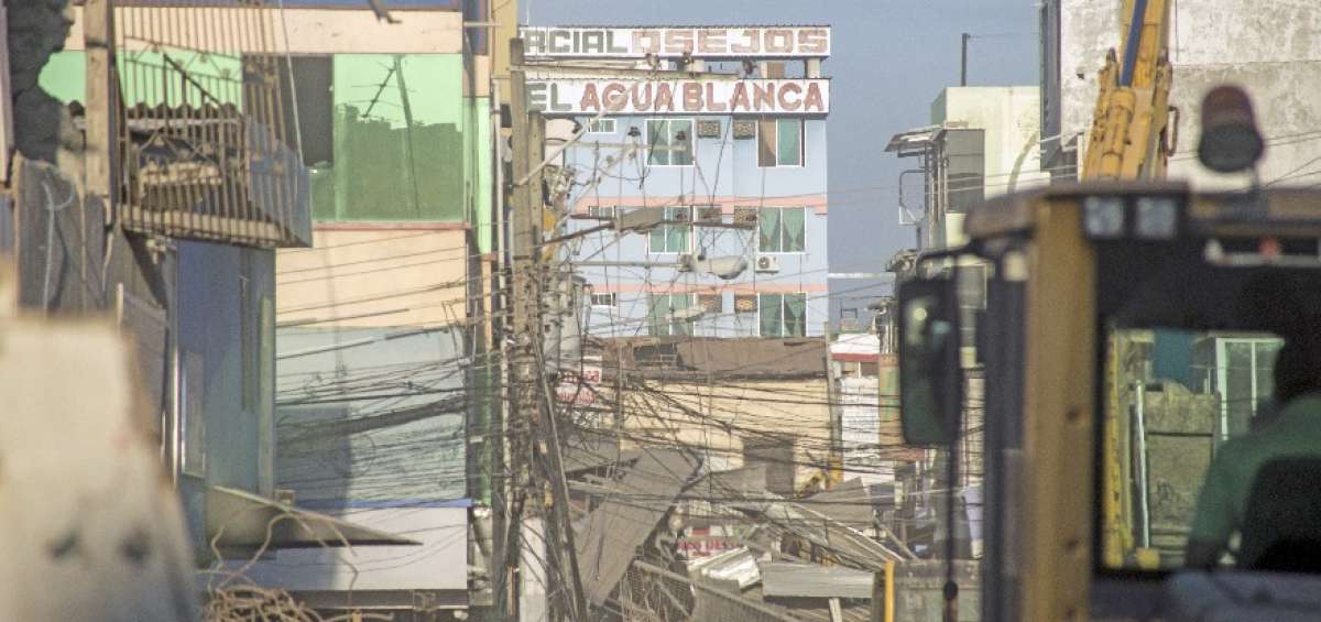 Cableado es removido de la zona cero de Manta