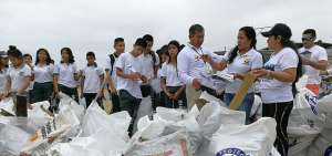 La recolecci&oacute;n de basura se realiz&oacute; en las playas del cant&oacute;n Puerto L&oacute;pez.