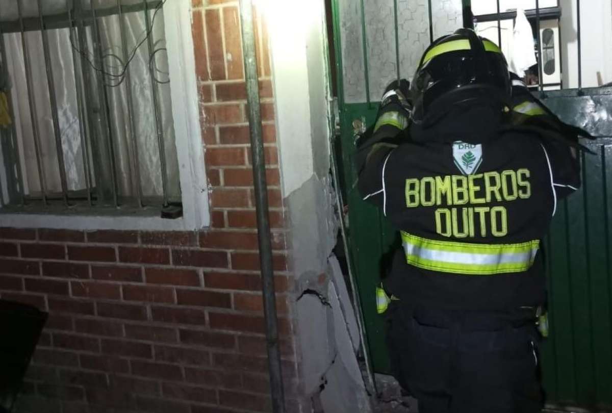  Esta madrugada se registró la explosión de un tanque de gas en Quito. Unidades del Cuerpo de Bomberos y del COE Metropolitano atendieron a las víctimas y evalúan los daños estructurales.