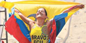 La triatleta cuencana Elizabeth Bravo se prepara para participar en los Juegos Panamericanos de Toronto. Foto: Archivo / El Tel&eacute;grafo