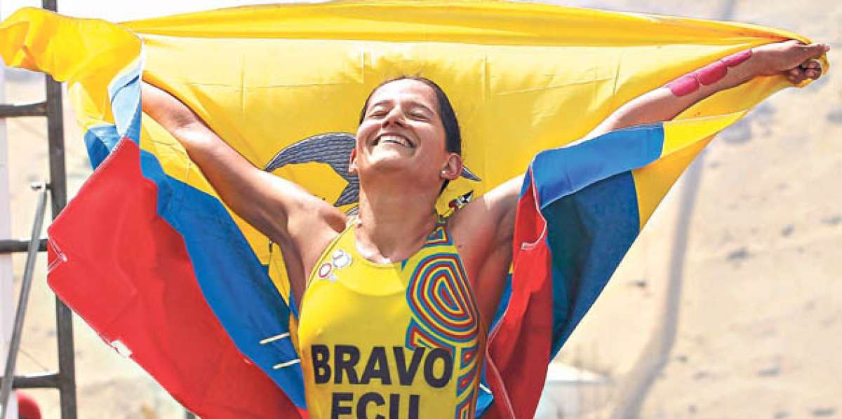 La triatleta cuencana Elizabeth Bravo se prepara para participar en los Juegos Panamericanos de Toronto. Foto: Archivo / El Tel&eacute;grafo