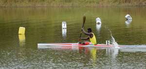 El guayaquile&ntilde;o Willy Monta&ntilde;o, de 16 a&ntilde;os, cruza solo la meta en primer lugar, en la prueba final de K1-500 m, la ma&ntilde;ana de ayer en el lago de la Espol.