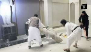 Las estatuas destruidas datan de la &eacute;poca asiria. Foto: Captura de video
