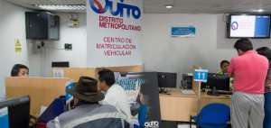 Los conductores acudieron al Centro de Matriculaci&oacute;n Vehicular en Quitumbe (sur de Quito).