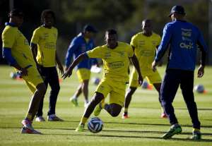 Ecuador tendr&aacute; su &uacute;ltimo entrenamiento esta noche en el estadio Arena da Baixada. Foto: EFE