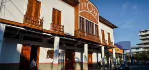 La &ldquo;Casa Az&uacute;a&rdquo;, tambi&eacute;n conocida como hotel Aragon&eacute;s, cumple hoy 100 a&ntilde;os desde su construcci&oacute;n. Actualmente funciona all&iacute; el Museo Canceb&iacute;.