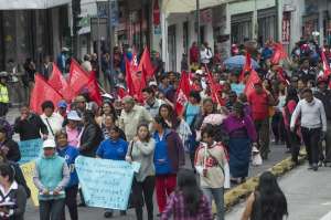 Los comerciantes minoristas protestan por los decomisos de mercader&iacute;a. Foto: Fernando Sandoval/ EL TEL&Eacute;GRAFO