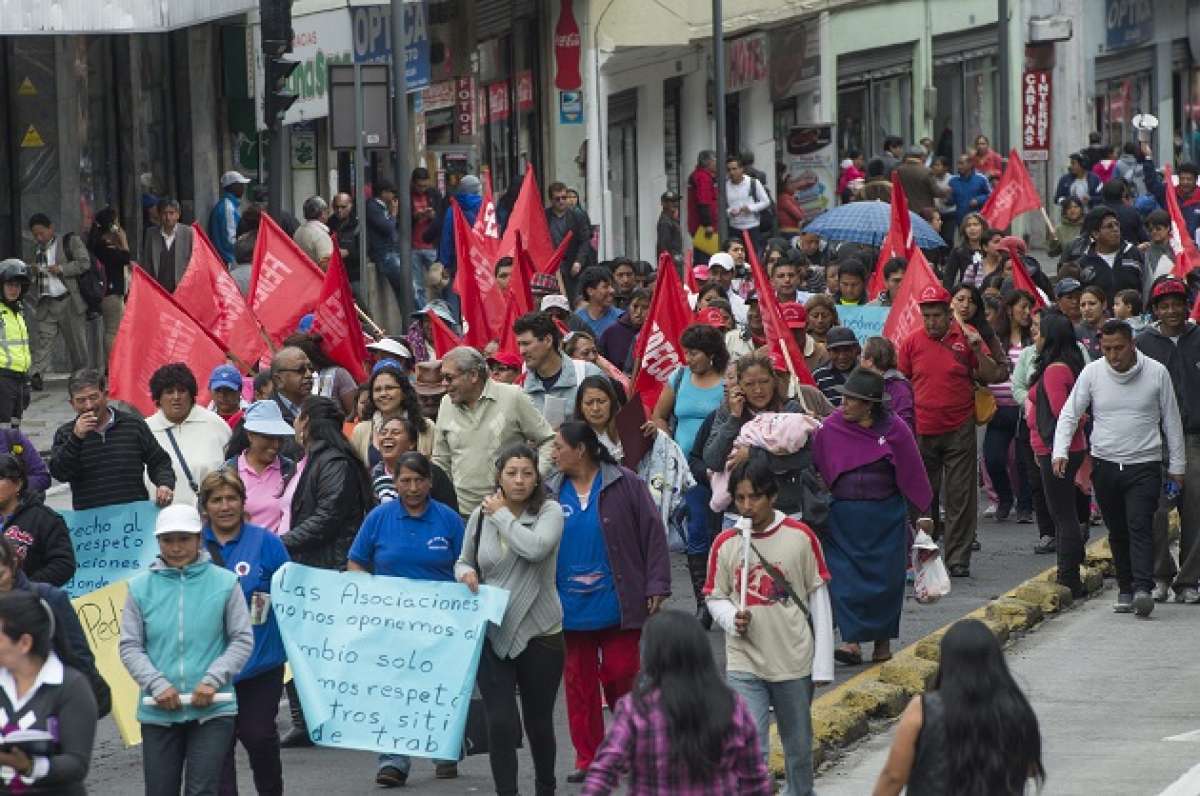 Los comerciantes minoristas protestan por los decomisos de mercader&iacute;a. Foto: Fernando Sandoval/ EL TEL&Eacute;GRAFO