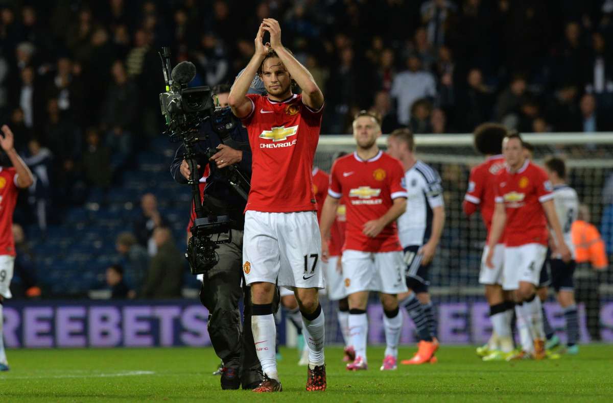 Manchester United anuncia baja de Blind para seis meses