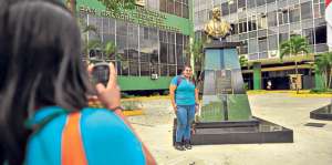 El a&ntilde;o pasado el busto de bronce del General Eloy Alfaro fue rescatado y ubicado en la plazoleta municipal.  