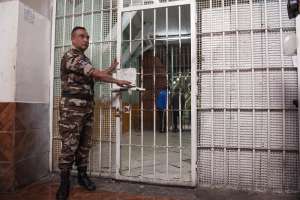 Las personas detenidas en los centros de detenci&oacute;n provisional fueron trasladas a un centro, administrado por el Municipio de Quito. Foto: John Guevara/ EL TEL&Eacute;GRAFO