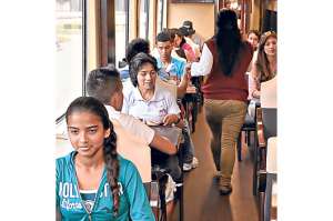 100 abanderados ganaron un viaje a bordo del Tren Crucero