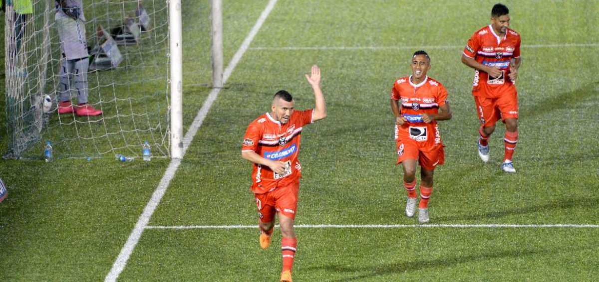 River Ecuador gana y es l&iacute;der provisional del campeonato