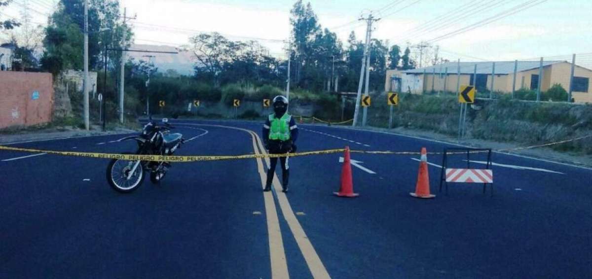 Personal a cargo vigila que los conductores no pasen por el &aacute;rea restringida