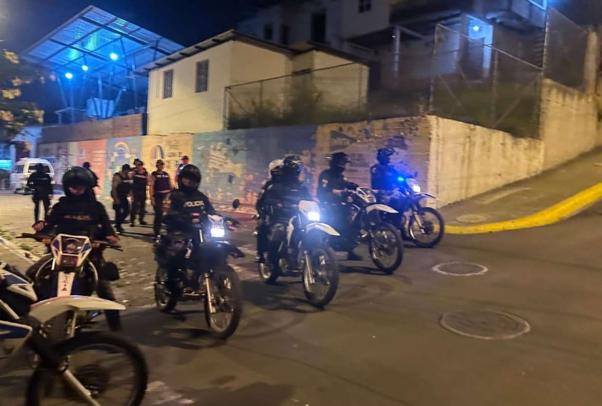 Operativos, allanamientos y detenidos en el segundo d&iacute;a de toque de queda.