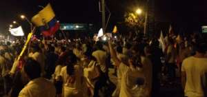 Protestas de CREO dificultan el libre tr&aacute;nsito por las calles guayaquile&ntilde;as