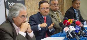 De izquierda a derecha: Gustavo Baroja (Congope), Patricio Rivera (Finanzas) y Gonzalo N&uacute;&ntilde;ez (BDE).
