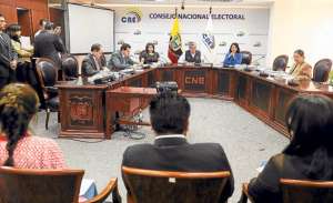 Los consejeros Nubia Villac&iacute;s, Domingo Paredes y Roxana Silva (foto), m&aacute;s Luz Haro, resolvieron por unanimidad cancelar la personer&iacute;a jur&iacute;dica de los movimientos. Foto: &Aacute;lvaro P&eacute;rez/ El Tel&eacute;grafo