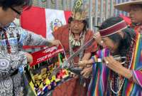 Hinchas peruanos realizan brujería en contra de Ecuador