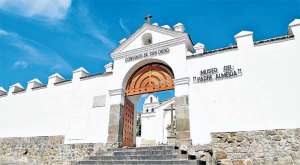 Las antiguas leyendas tienen el olor de las casas, calles y plazas quite&ntilde;as
