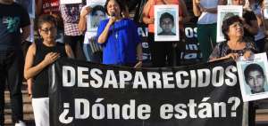 Familiares de personas desaparecidas en el estado de Guerrero piden justicia en las calles.