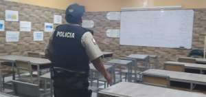 Inspecci&oacute;n policial efectuada la tarde del lunes 9 de marzo en el plantel.