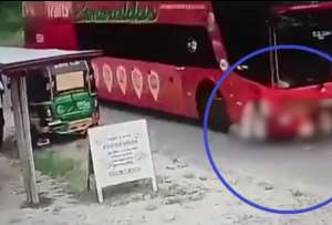 Testigos se&ntilde;alaron que un bus de la cooperativa Trans Esmeraldas estar&iacute;a involucrado en el siniestro. Las autoridades investigan las circunstancias del hecho.