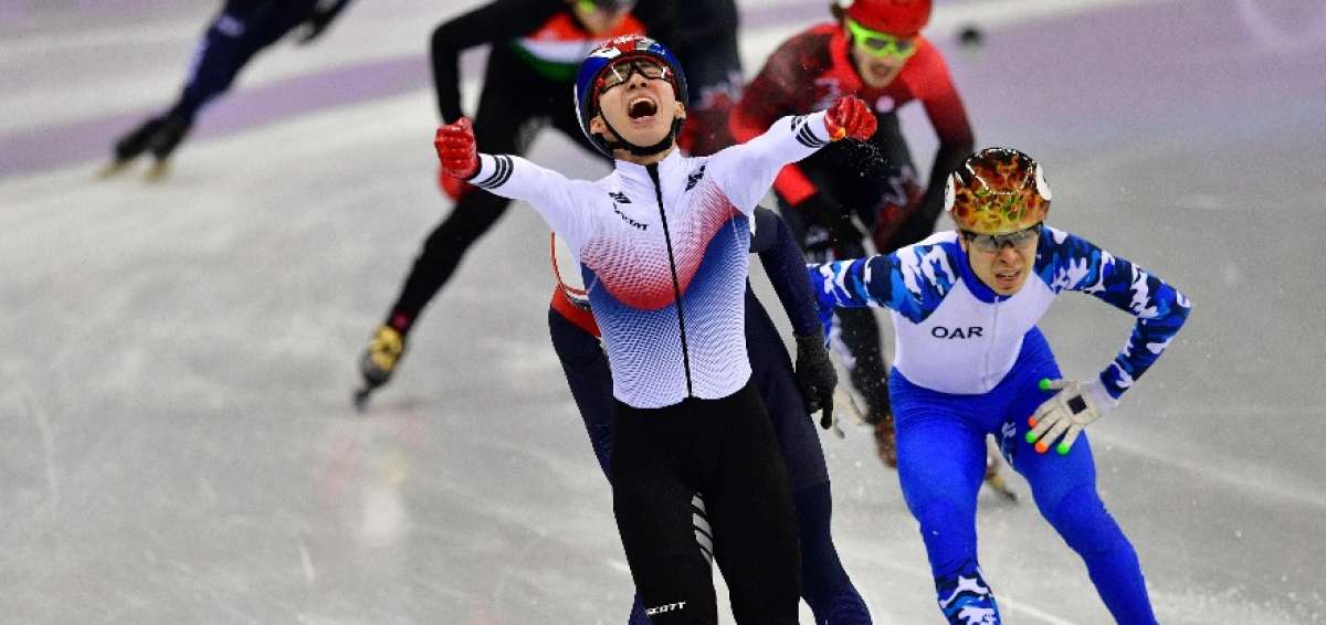 El patinador de velocidad Lim Hyo-jun, luego de ganar la prueba de 1.500 metros de short-track.