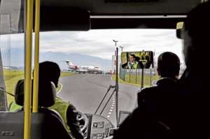 Los vientos veraniegos no han afectado mayormente las operaciones del aeropuerto en Tababela. En lo que va de julio se han suspendido 3 vuelos, seg&uacute;n datos de la concesionaria del aer&oacute;dromo. Foto Archivo / El Tel&eacute;grafo.