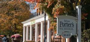 Celebridades como Agnes Gund y Oprah Winfrey, que han apoyado a Miss Porter&rsquo;s School, ser&aacute;n copresidentas honorarias de la iniciativa. 