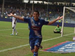 Escalada mantiene en la punta a Emelec