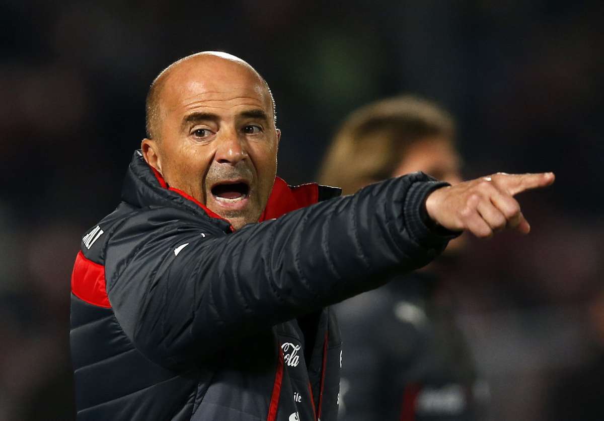 El entrenador argentino mantuvo la base de jugadores que Chile us&oacute; en el Mundial anterior. Foto: EFE