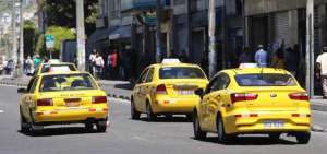 &rarr;En Cuenca circulan 3.600 taxis con t&iacute;tulo habilitante, pero tambi&eacute;n en varios sectores hay veh&iacute;culos considerados por los choferes como ilegales.
