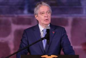 Presidente Lasso ratificó su voluntad de &quot;indultar a policías injustamente condenados&quot;