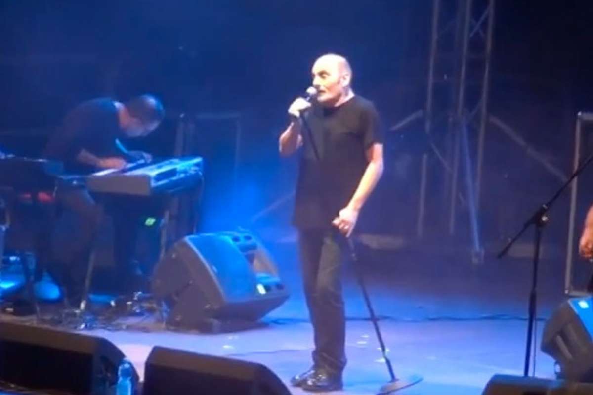 Cantante italiano muere en pleno concierto