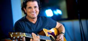 Carlos Vives dona guitarra para damnificados de incendio en Chile