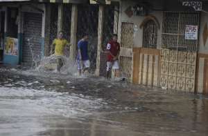 El sector del Suburbio de Guayaquil fue uno de los m&aacute;s afectados por la lluvia del pasado mi&eacute;rcoles. FOTO: Karly Torres/El Tel&eacute;grafo 