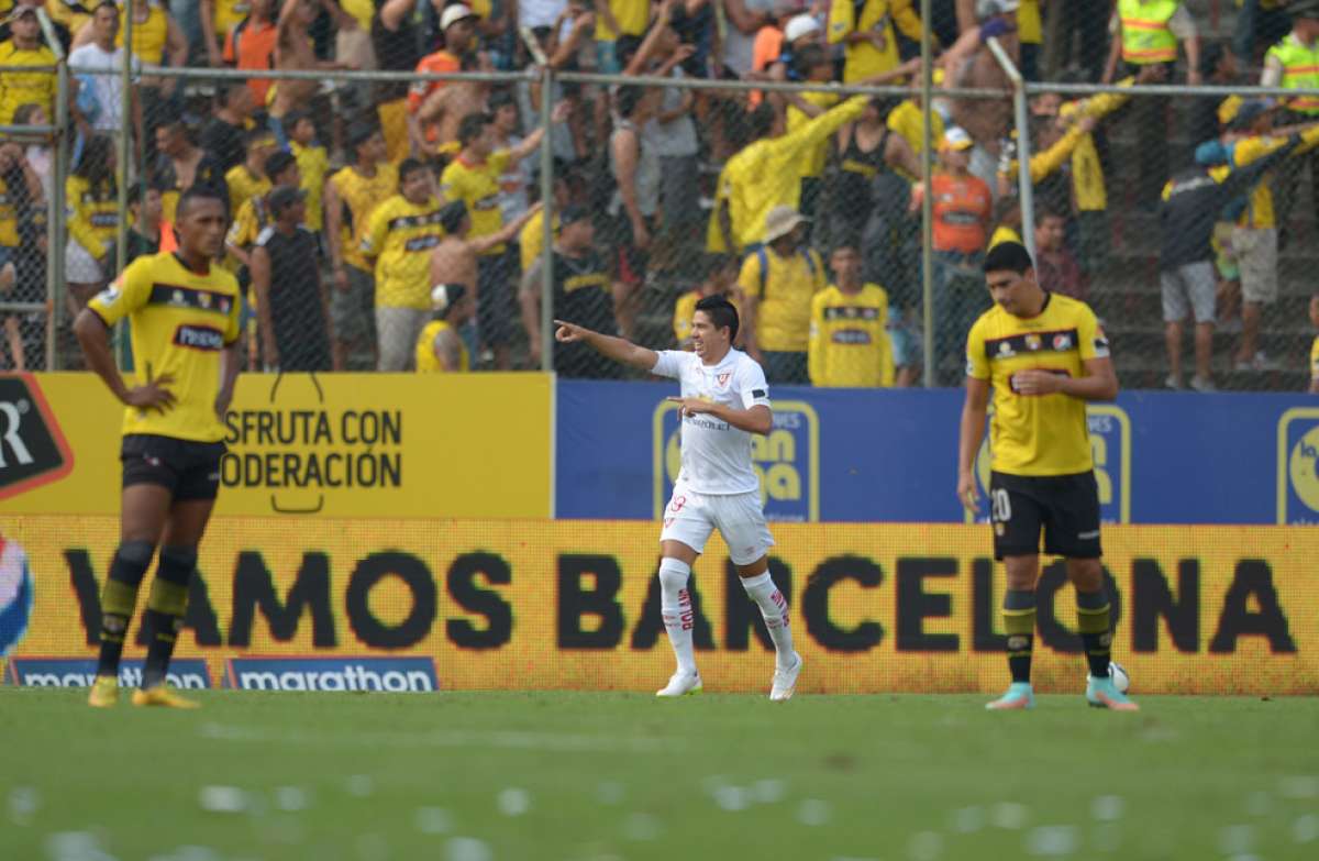 Diego Morales (c) no ser&aacute; considerado para jugar ante Barcelona por una lesi&oacute;n en su mano derecha.