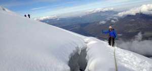 Una turista suiza de 57 a&ntilde;os falleci&oacute; el 3 de noviembre al caer en una grieta en el volc&aacute;n Cotopaxi. Dos de sus compa&ntilde;eros resultaron heridos.